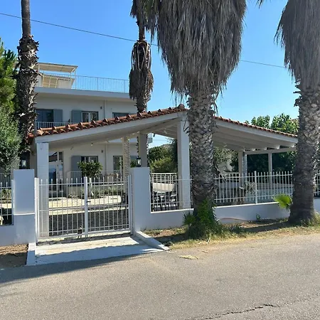 Aparthotel Evia Bay And Retreats