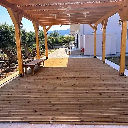 Апарт-отель Evia Bay And Retreats 4*
